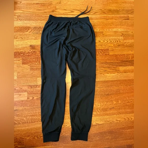 Lululemon Men's Black Jogger Pants - Picture 5 of 6
